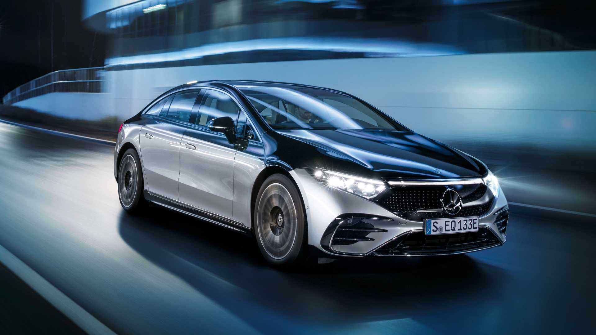 مرسيدس تقتحم سوق السيارت الكهربائي بالوحش الجديد EQS 2022 بمدي بطارية 770 كم، صورة 5 من 16