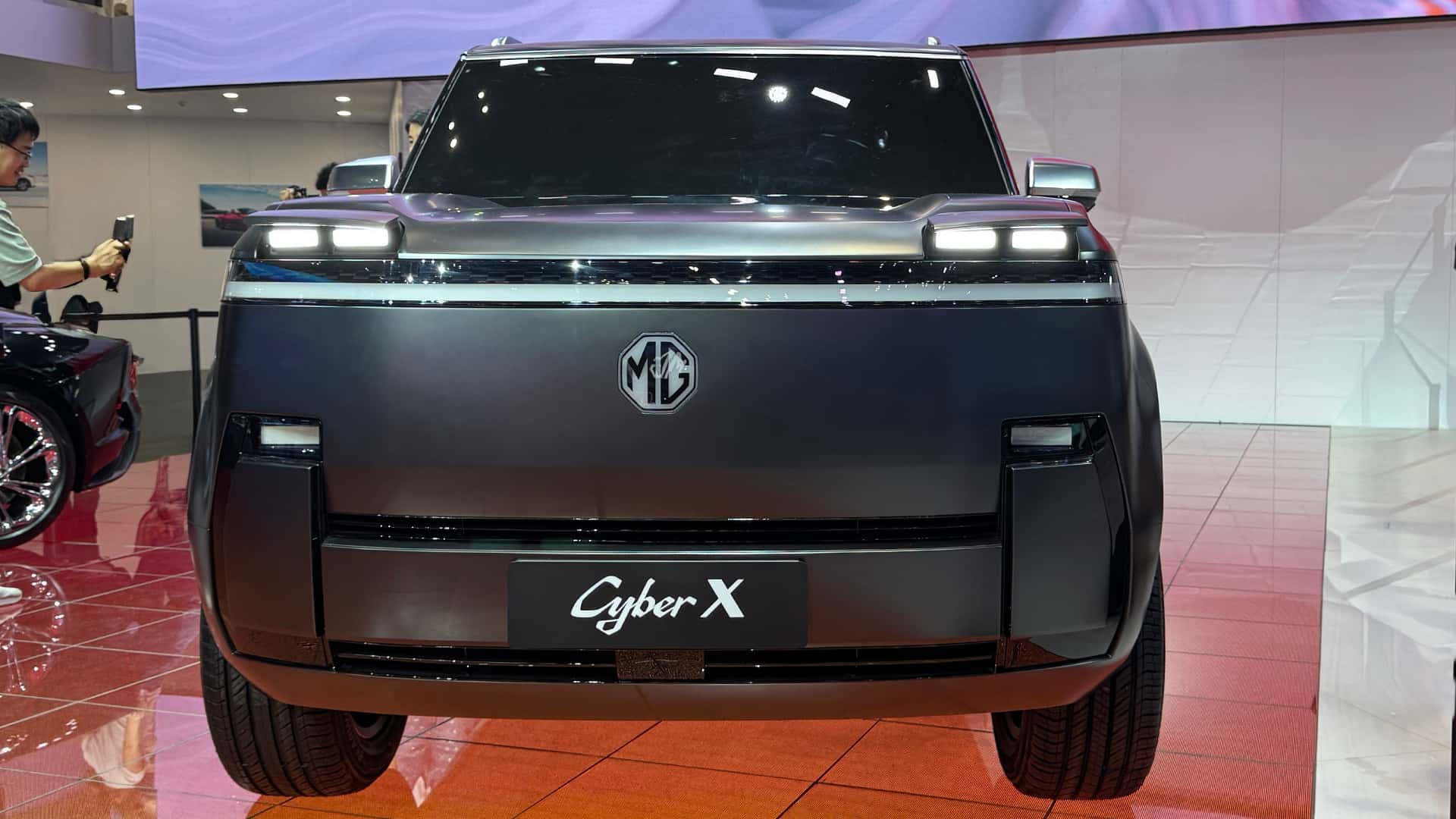 MG تكشف عن سيارتها الكهربائية الجديدة CyberX في معرض شنغهاي للسيارات 2025، صورة 4 من 6
