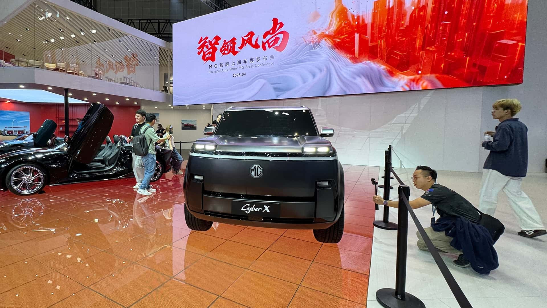 MG تكشف عن سيارتها الكهربائية الجديدة CyberX في معرض شنغهاي للسيارات 2025، صورة 3 من 6