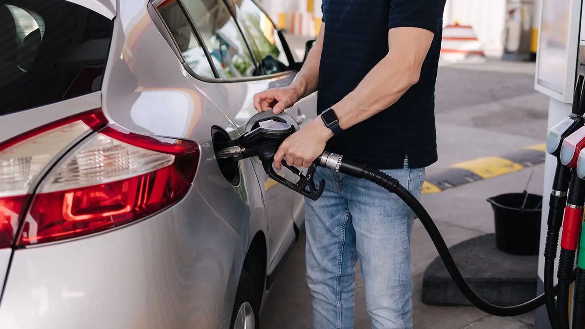 لأول مرة.. سيارات البنزين تهبط إلى أقل من نصف المبيعات العالمية