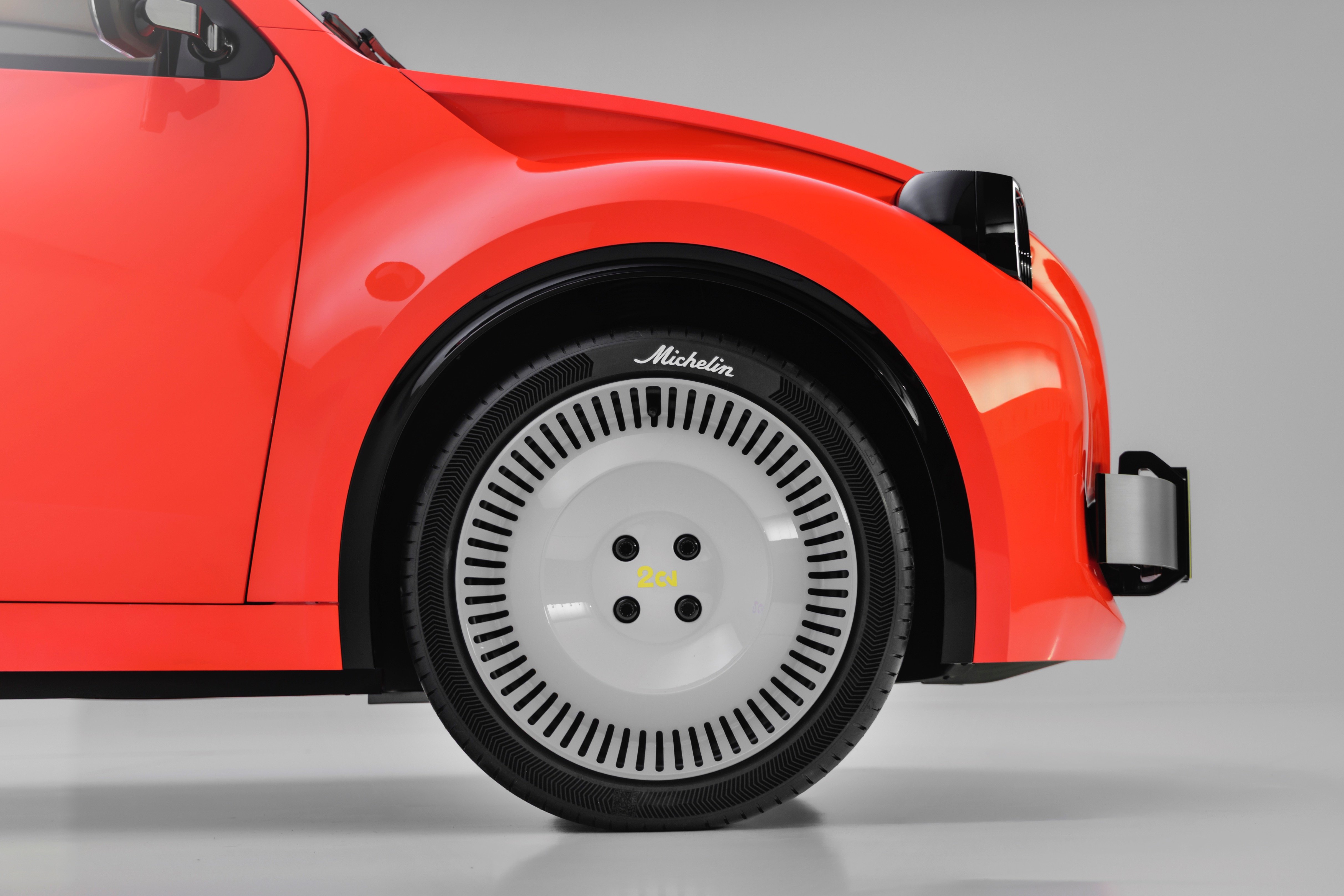 ستروين تعيد إحياء 2CV الأسطورية كسيارة اختبارية كهربائية.. بسعر 15 ألف يورو، صورة 5 من 13