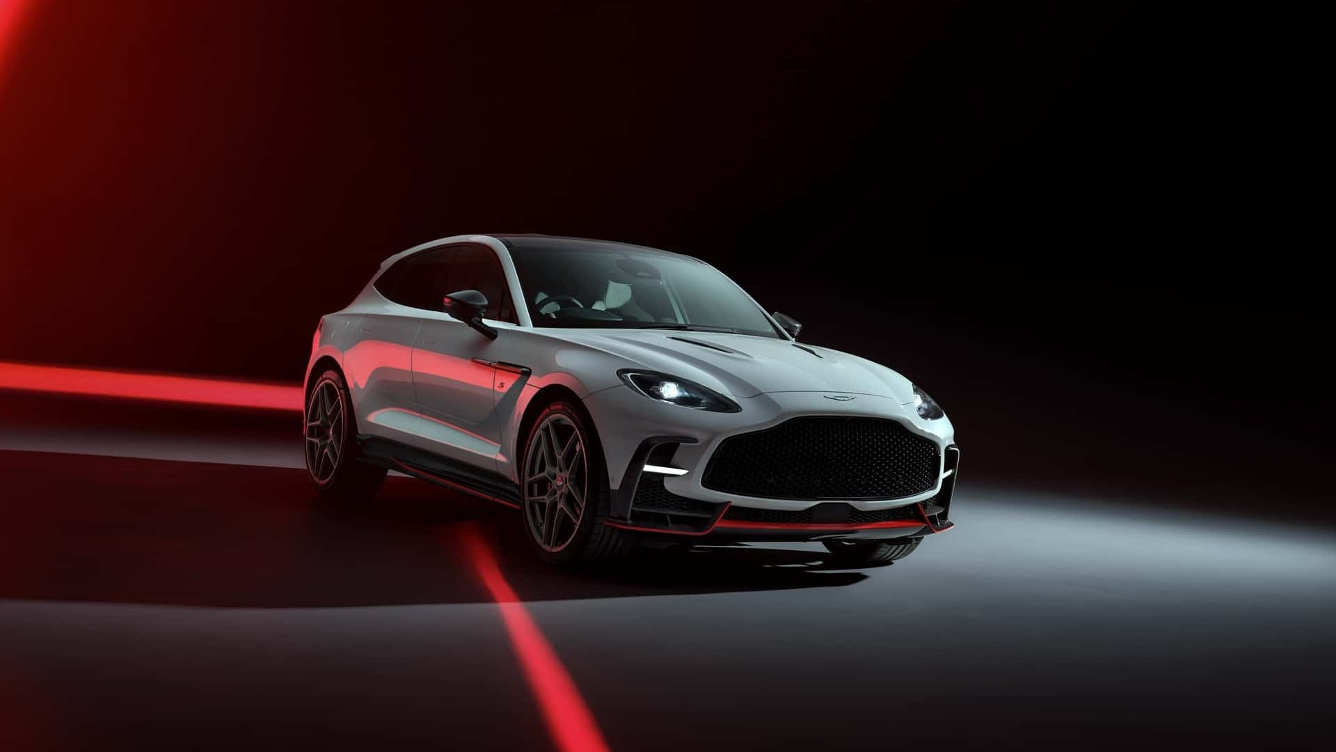 أستون مارتن تكشف عن DBX S 2026، أقوى سيارة SUV بريطانية بقوة 717 حصان وتسارع مذهل.، صورة 10 من 18