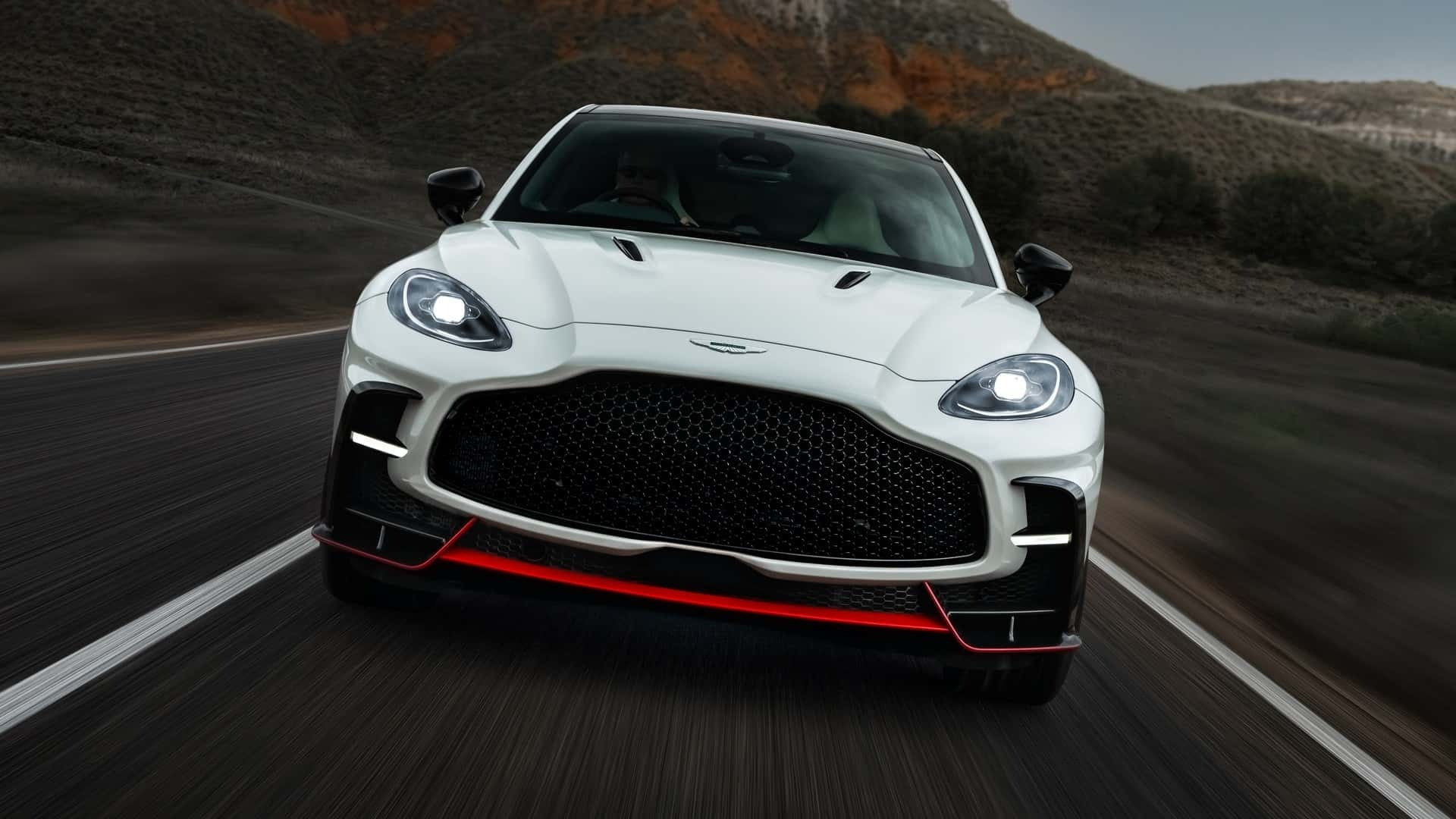 أستون مارتن تكشف عن DBX S 2026، أقوى سيارة SUV بريطانية بقوة 717 حصان وتسارع مذهل.