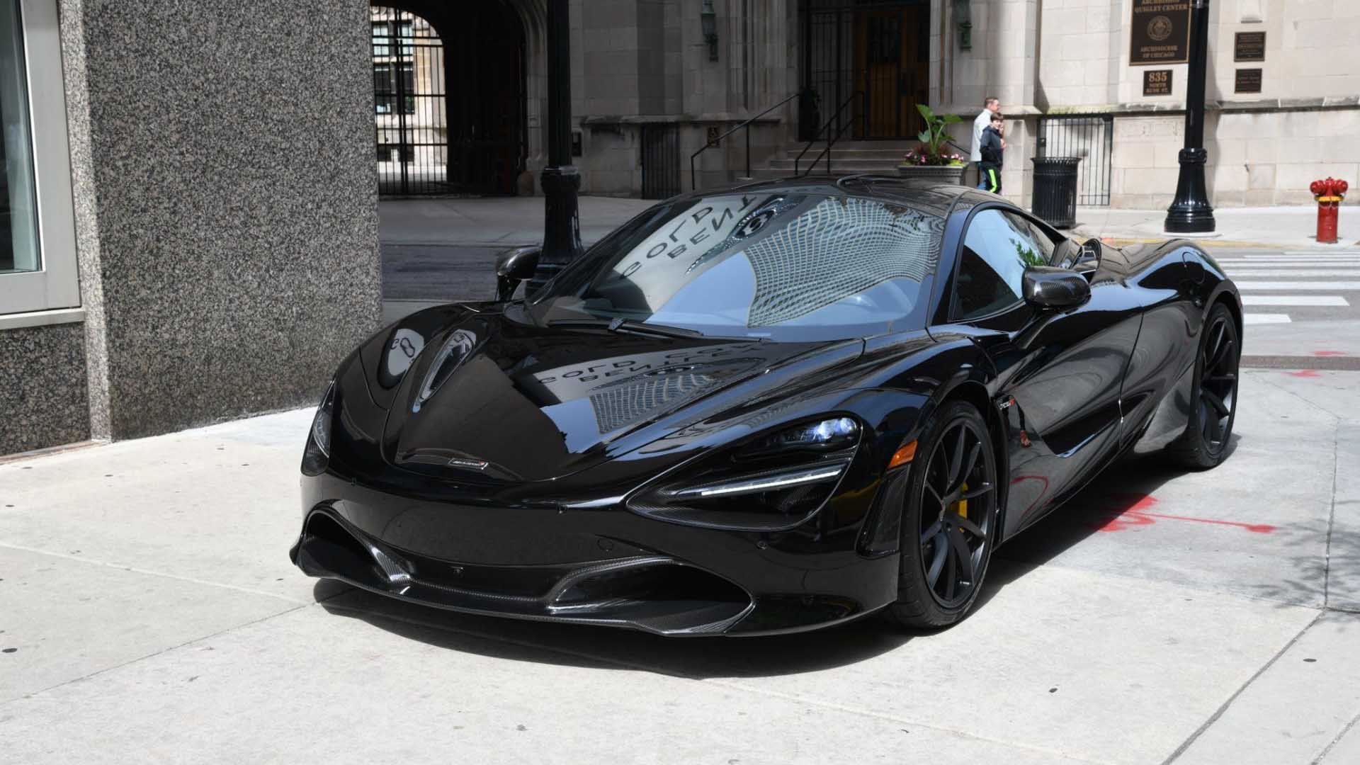 غرامة عمر مرموش في بريطانيا.. ما علاقة ماكلارين 720S بالقضية؟