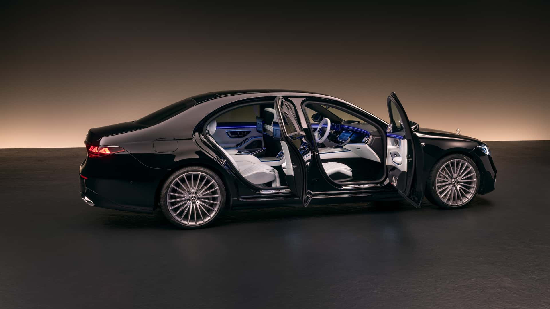 مرسيدس S-Class 2027.. فيس ليفت فاخر يرفع سقف الفخامة والتكنولوجيا في السيدان الألمانية الأشهر