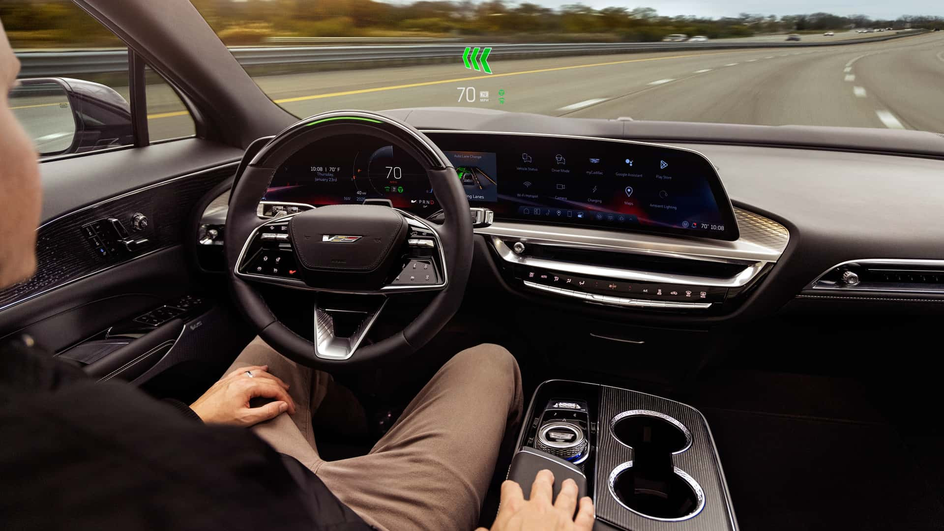 كاديلاك تكشف عن ليريك  V 2026 السيارة  الأسرع في تاريخ العلامة