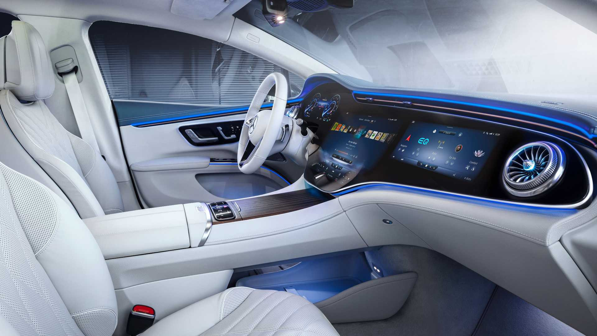 مرسيدس تقتحم سوق السيارت الكهربائي بالوحش الجديد EQS 2022 بمدي بطارية 770 كم، صورة 13 من 16