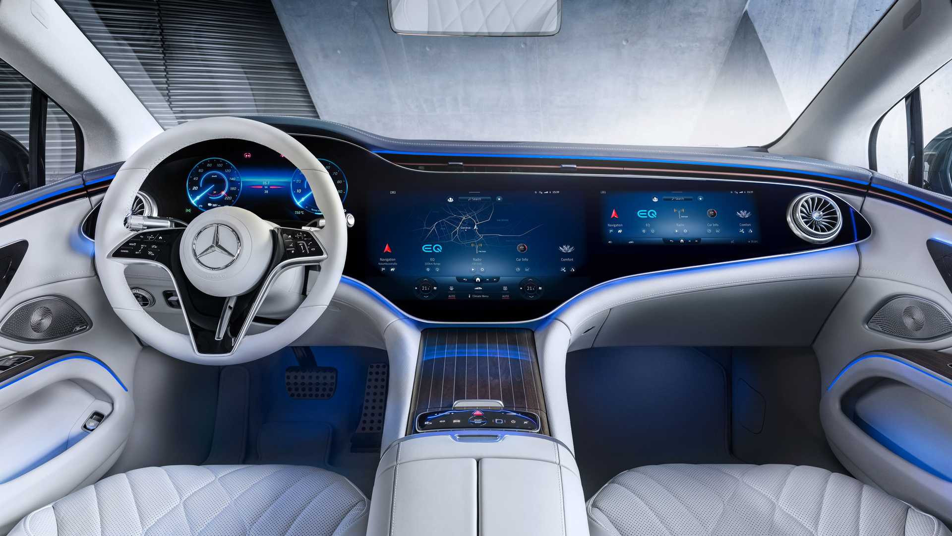 مرسيدس تقتحم سوق السيارت الكهربائي بالوحش الجديد EQS 2022 بمدي بطارية 770 كم