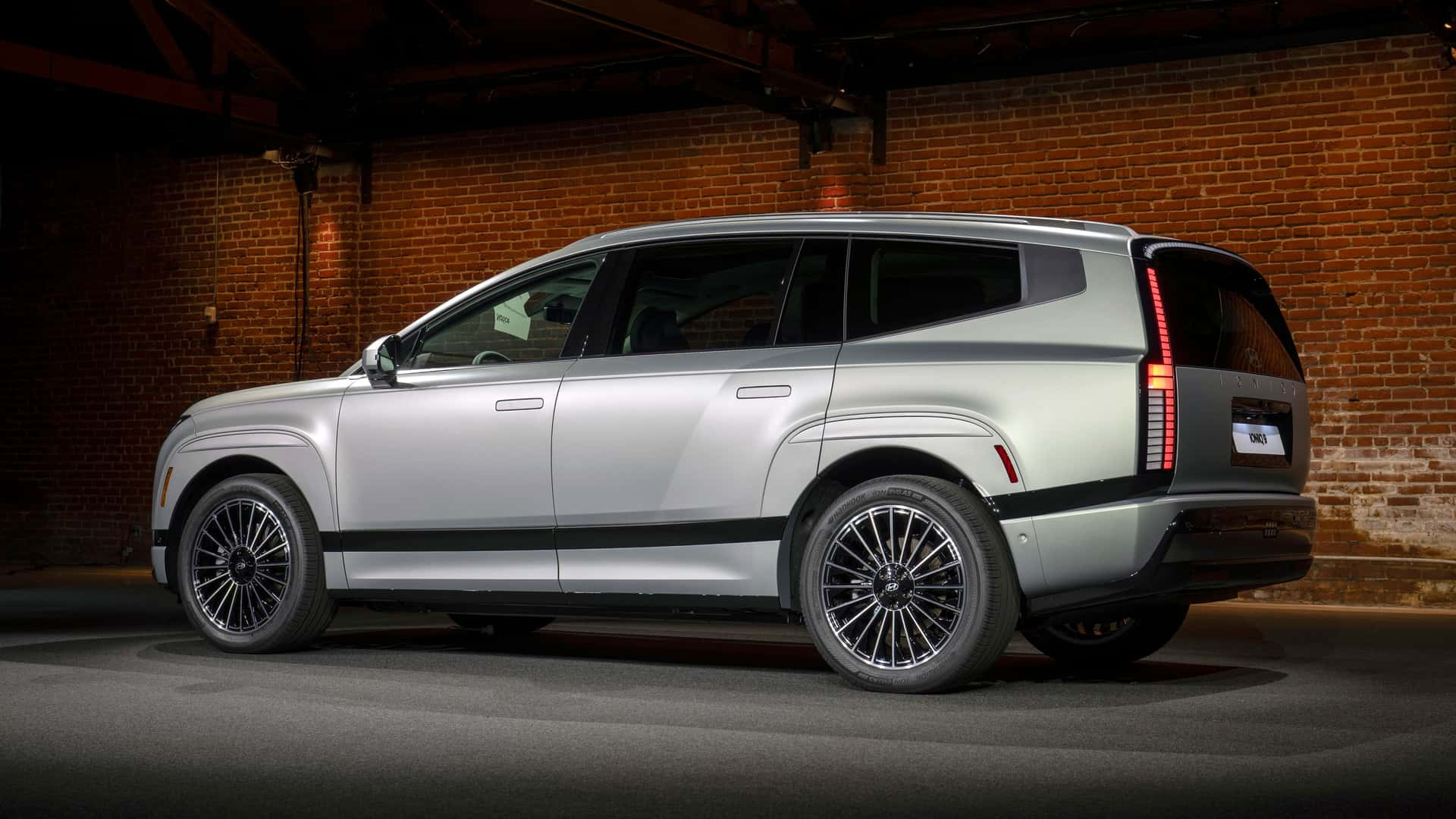 هيونداي أيونيك 9 موديل 2026 SUV كهربائية تجمع بين الفخامة والتكنولوجيا المتطورة، صورة 7 من 13