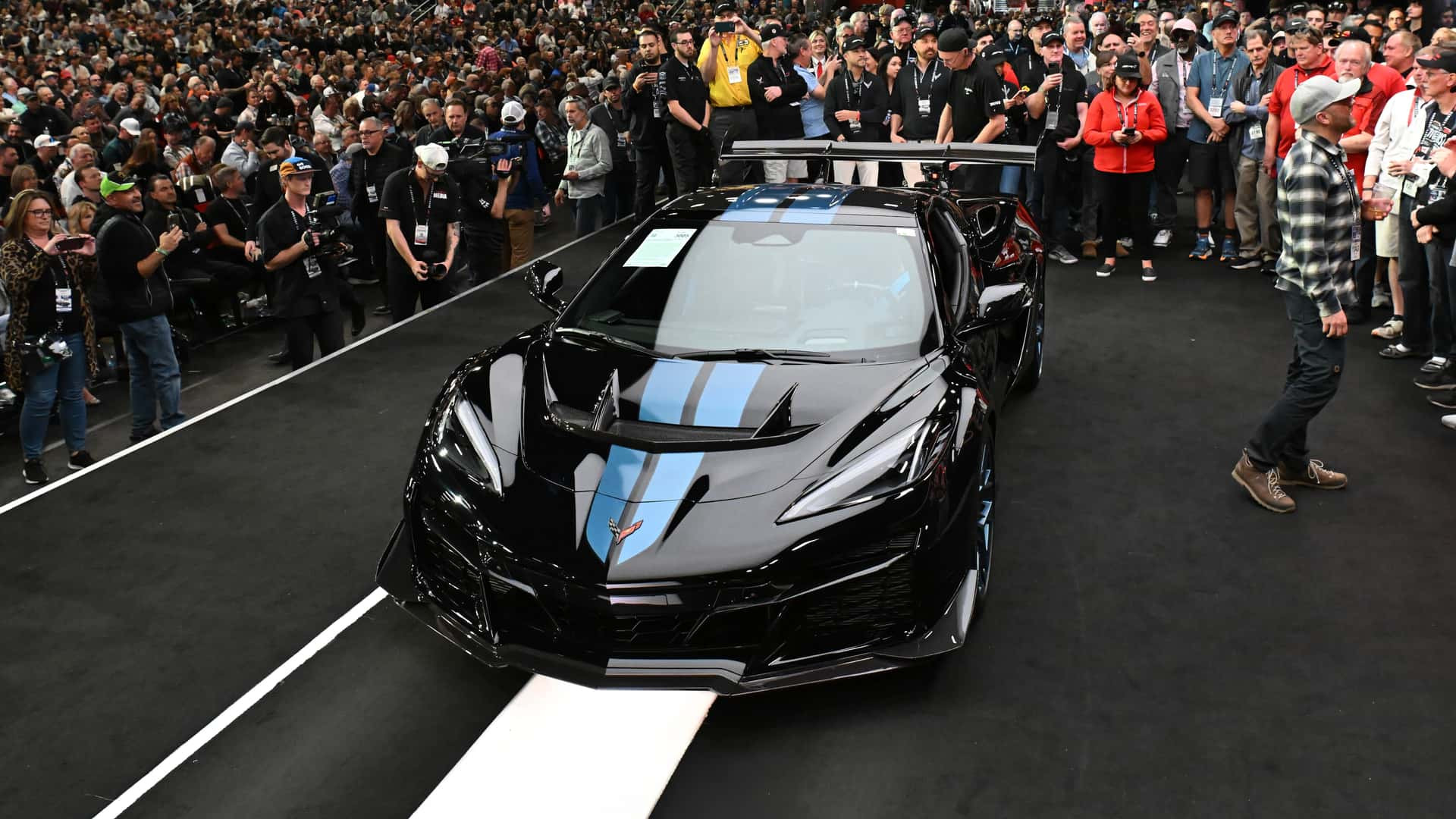 بيع أول شيفروليه كورفيت ZR1 موديل 2025 بسعر قياسي 3.7 مليون دولار!