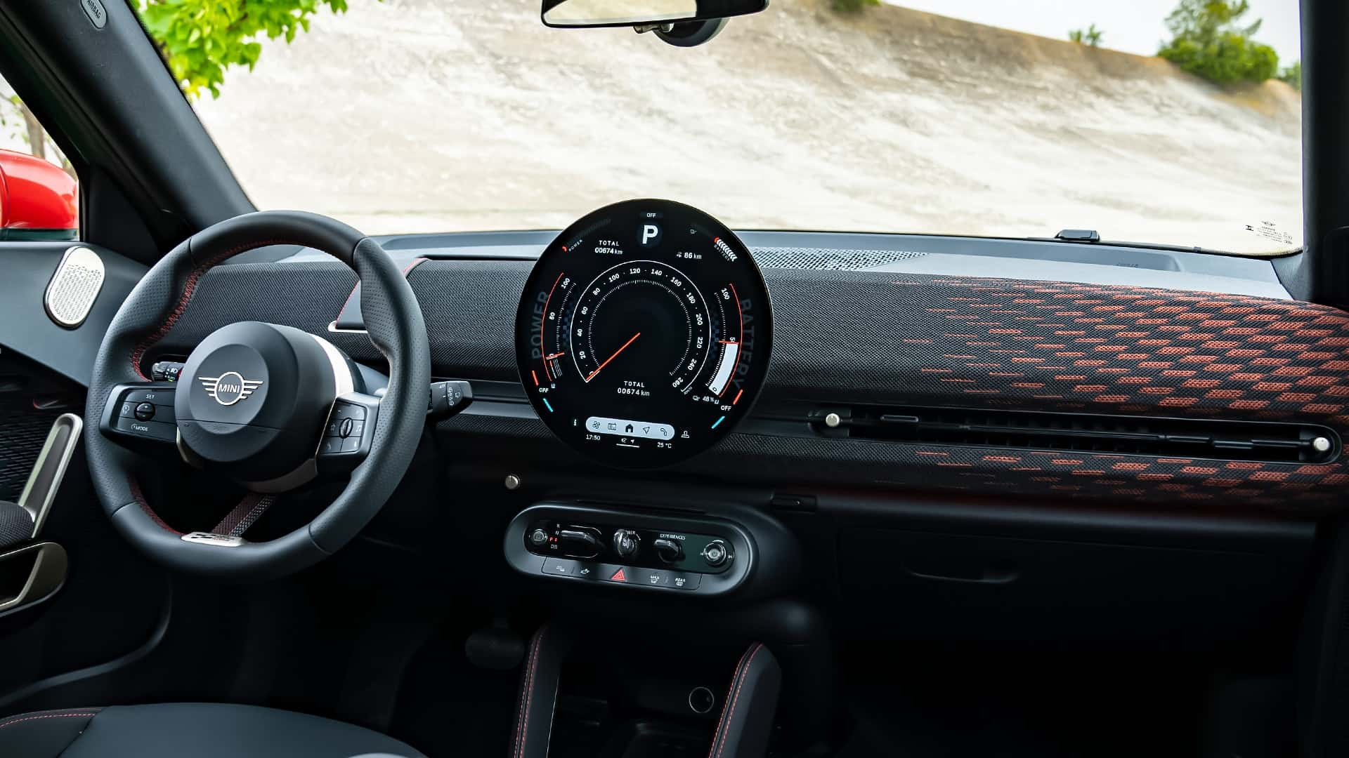 أول سيارة ميني كوبر JCW كهربائية بالكامل، صورة 7 من 13