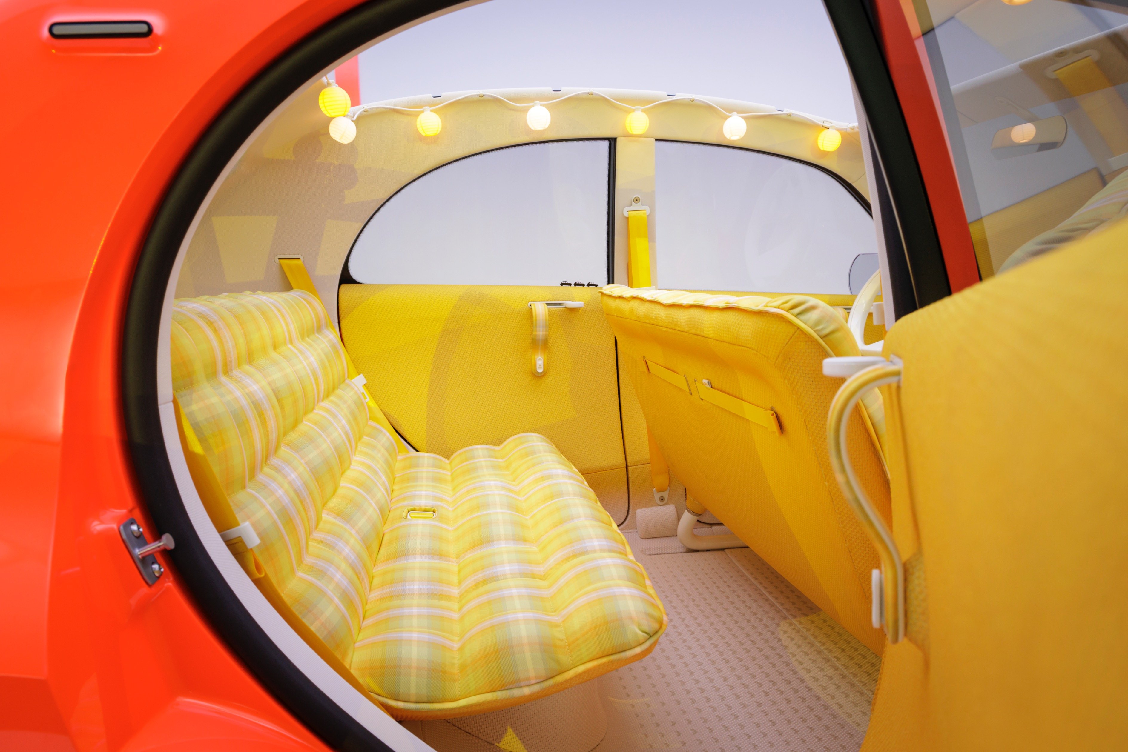 ستروين تعيد إحياء 2CV الأسطورية كسيارة اختبارية كهربائية.. بسعر 15 ألف يورو، صورة 11 من 13