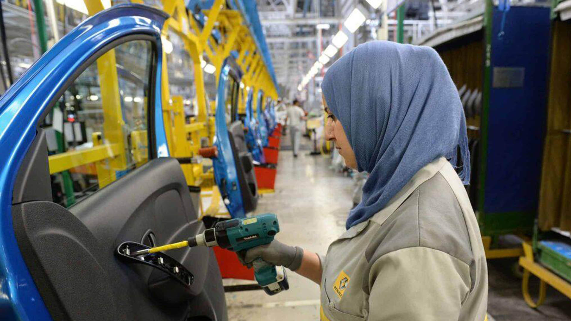 صناعة السيارات في المغرب تقود العالم بأقل تكلفة إنتاج.. وتتفوق على الصين وتركيا