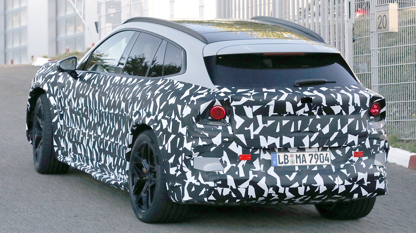 نموذج اختباري لمرسيدس-AMG GT SUV الكهربائية بتمويه جزئي