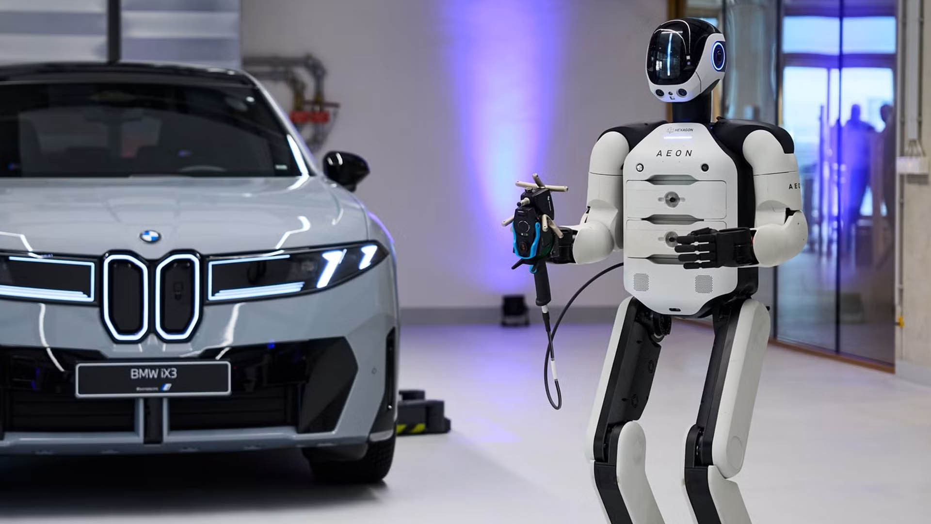 روبوتات BMW البشرية تدخل الإنتاج.. ثورة تهدد العمااله البشرية