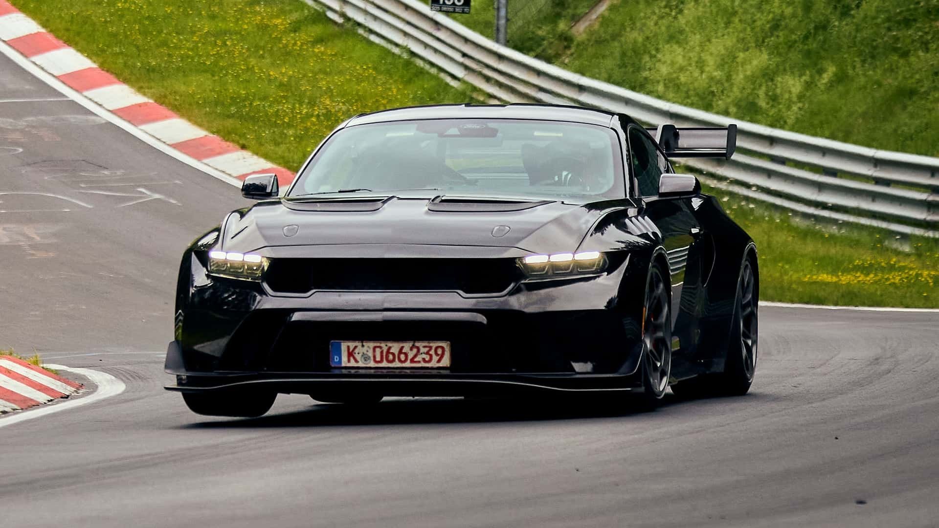 فورد موستانج GTD تُحطم الرقم القياسي على حلبة نوربورغرينغ كأسرع سيارة أمريكية، صورة 4 من 5