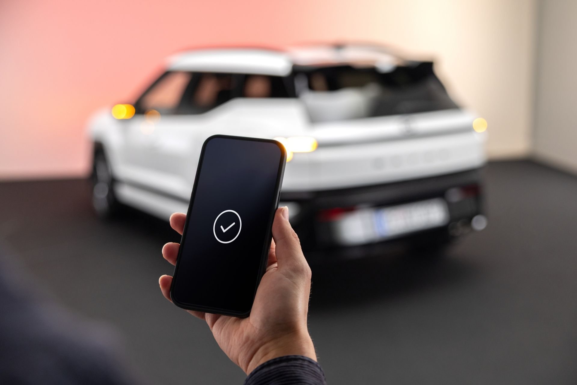 هاتف ذكي يفتح هيونداي بايون الجديدة عبر المفتاح الرقمي Digital Key 2