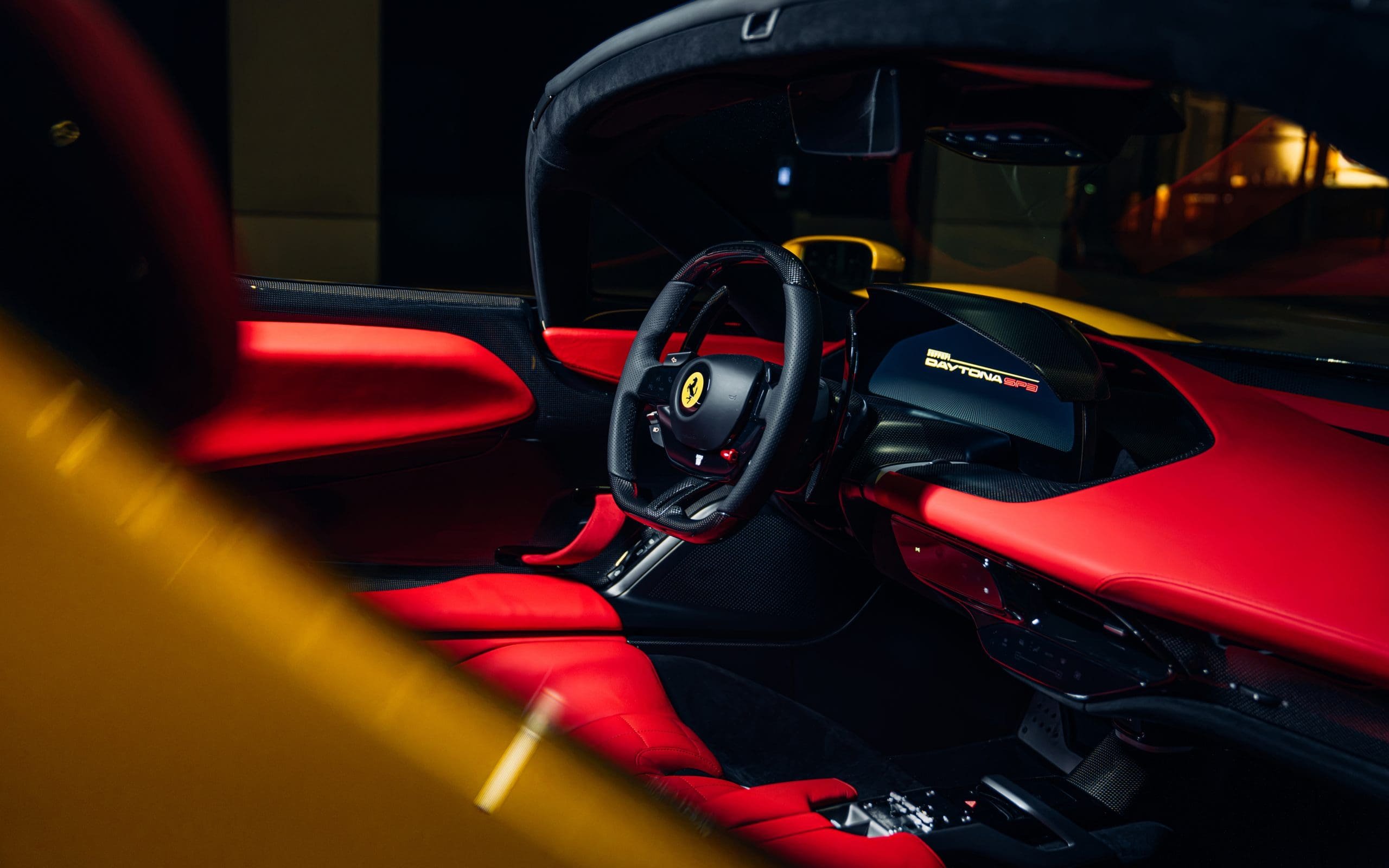 فيراري دايتونا SP3 موديل 2022 صفراء المعروضة في مزاد RM Sotheby's بلندن