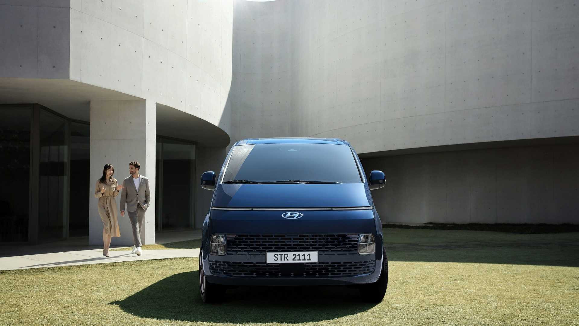 هيونداي ستاريا 2021.. ذو التصميم الأقرب إلى سفينة فضاء