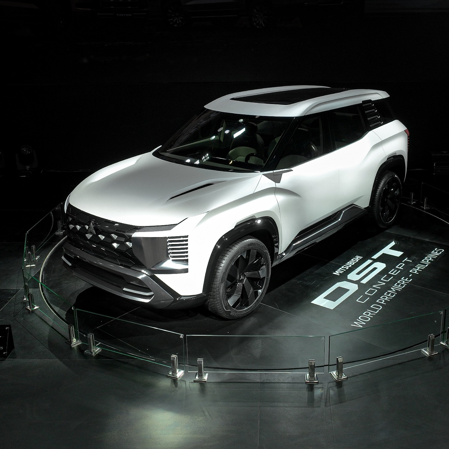 ميتسوبيشي DST 2025 الجديدة كليًا: SUV عائلية بسبعة مقاعد وتصميم عصري، صورة 8 من 10