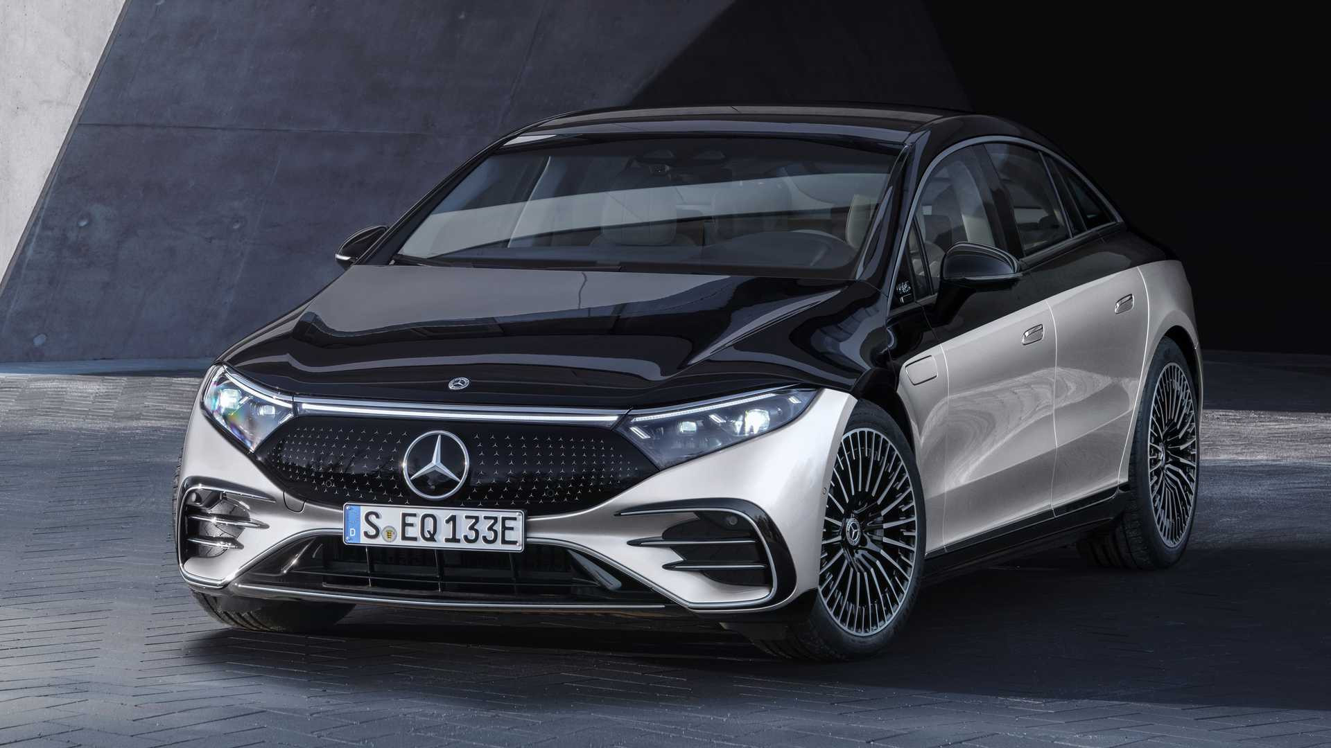مرسيدس تقتحم سوق السيارت الكهربائي بالوحش الجديد EQS 2022 بمدي بطارية 770 كم، صورة 2 من 16