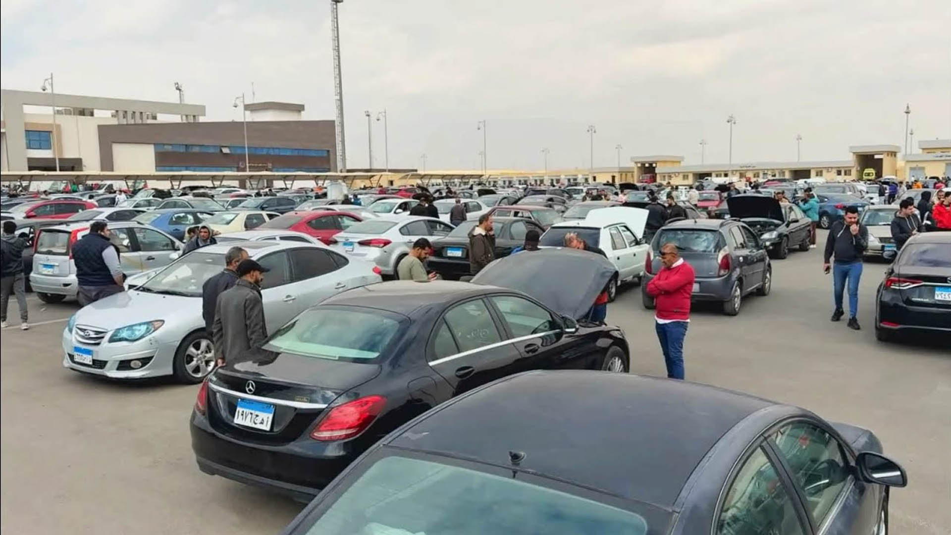 هل تنخفض أسعار السيارات في مصر بعد تراجع الدولار وهدوء التوترات الجيوسياسية؟