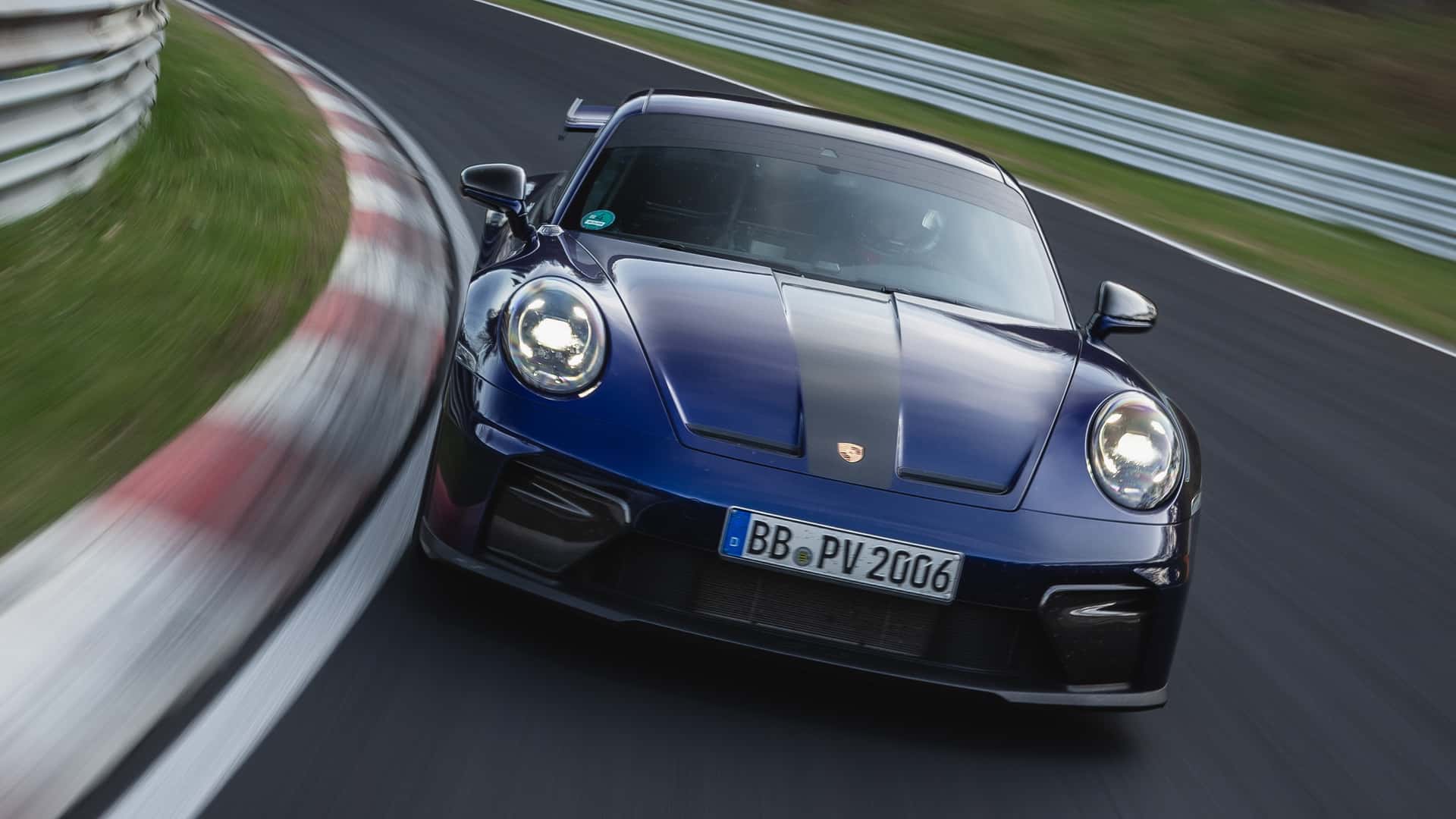 بورش 911 GT3 2025: أسرع سيارة ناقل يدوي على مضمار نوربورغرينغ