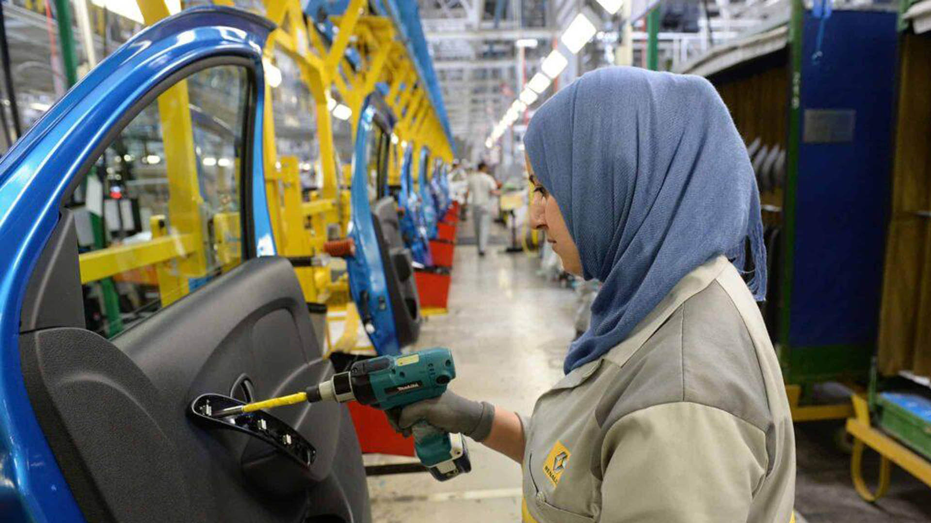 صناعة السيارات في المغرب تقود العالم بأقل تكلفة إنتاج.. وتتفوق على الصين وتركيا